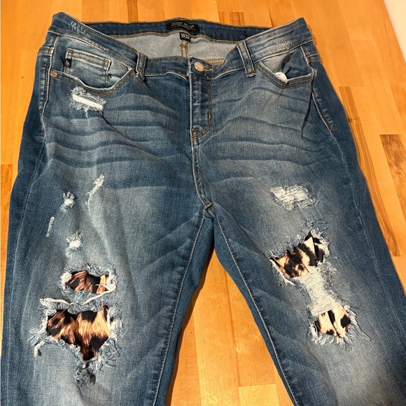 Women’s Judy Blue Distressed Skinny Jeans Leopard Patch Size 15/32 - Picture 3 of 11